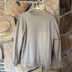 Gap light brown pull over crew neck. Size medium